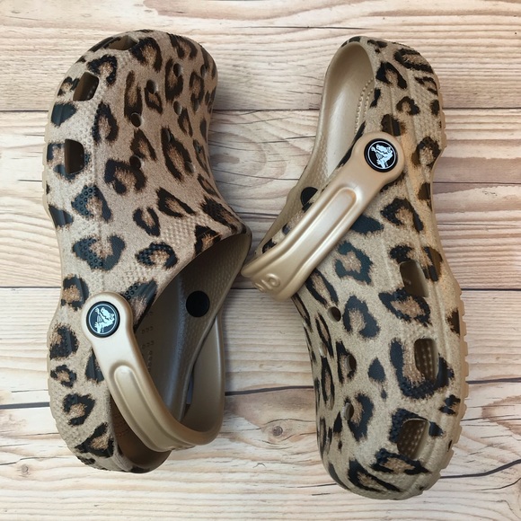 Crocs Classic Leopard Print Clog - Picture 14 of 16